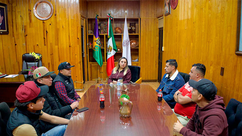 Dayana Pérez revisa preparativos de las fiestas patronales de Paramuen 