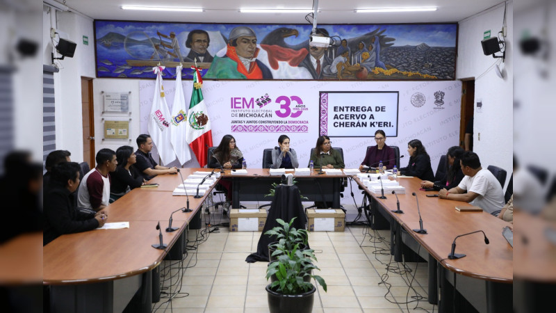 IEM entrega a la comunidad de Cherán-K’eri copias certificadas de su archivo histórico sobre el proceso de autogobierno 