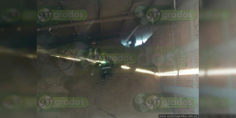 Sofocan bomberos de la ABEM incendio de bodega en Zacapu - Foto 3 