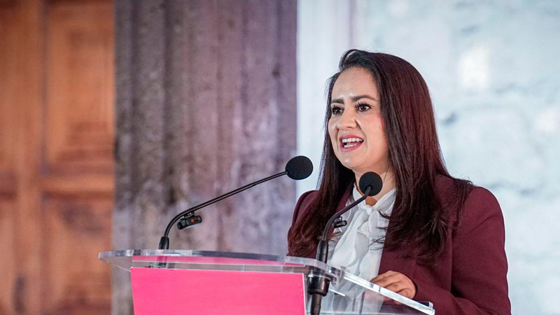 Gladyz Butanda entrega escrituras a 300 familias morelianas 