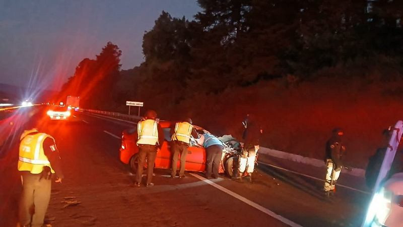 Choque en la Siglo XXI deja un muerto y dos heridos 