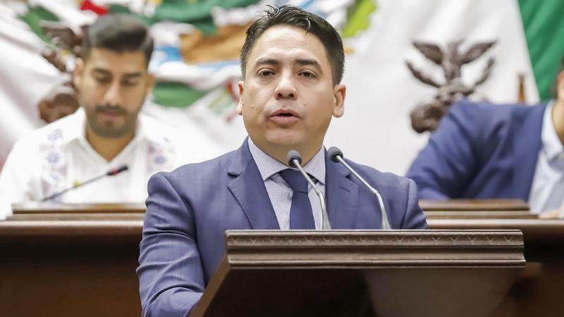 Iván Vera presenta reforma para proteger a niñas, niños y adolescentes frente a la violencia digital en Michoacán 