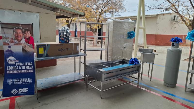Entrega DIF Chihuahua equipamiento para siete cocinas y comedores escolares en Cuauhtémoc y Uruachi 