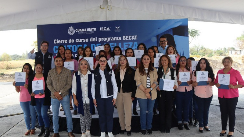 Secretaría de Economía fortalece empleo con becas y equipamiento a emprendedoras en el sur de Guanajuato 