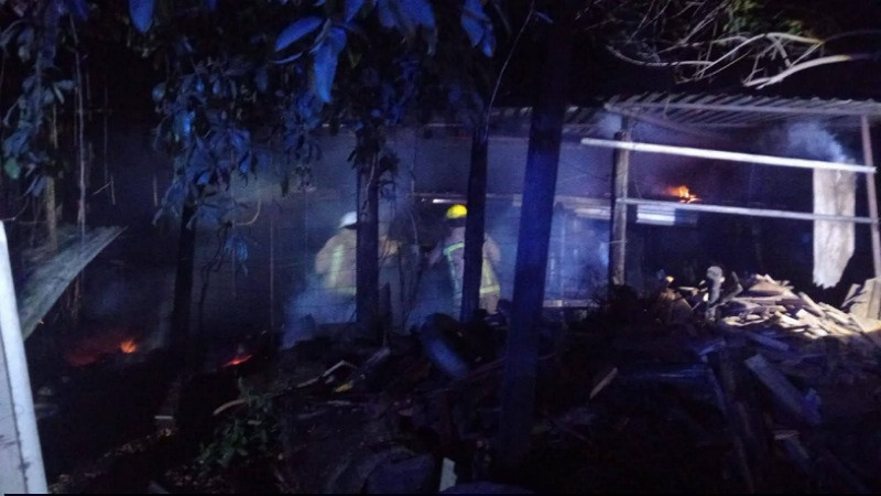 Se incendia vivienda abandonada en Apatzingán, Michoacán 
