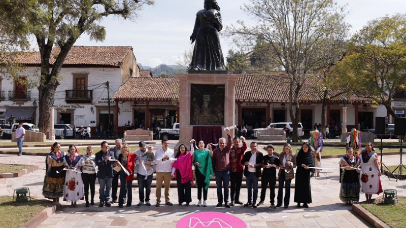 Inauguran Bedolla y Josefina Rodríguez remodelación de la Plaza Gertrudis Bocanegra; impulsará el turismo de Pátzcuaro 