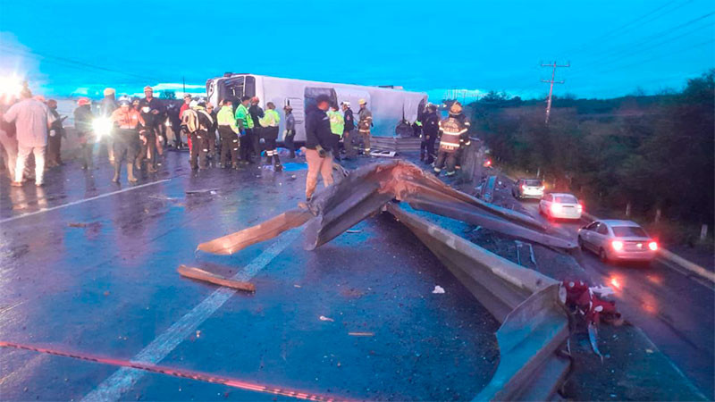 Se accidenta camión en Apodaca, Nuevo León; hay 8 personas fallecidas y 2 lesionados  