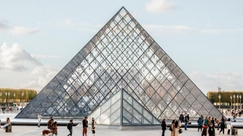 Trabajadores del Museo del Louvre se van a huelga 