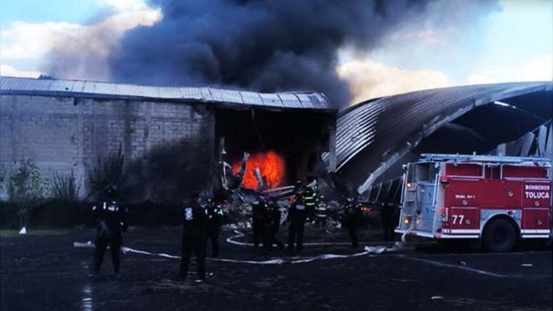 Se desploma avioneta cerca del Aeropuerto de Toluca: habría víctimas mortales 