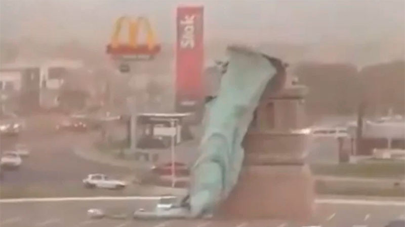 Se desploma réplica de la Estatua de la Libertad en Brasil 