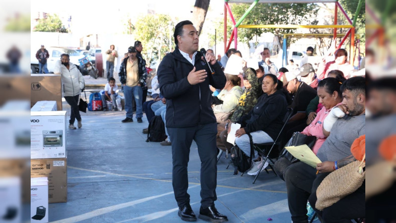 Entrega SEDESOQ apoyos del Programa Coinversión Social en Tequisquiapan 