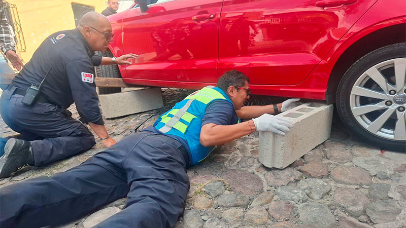 Hermanas resultan lesionadas al ser atropelladas en la colonia San Pedrito Peñuelas de Querétaro 