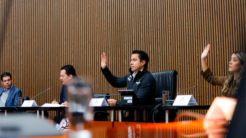 Celebra Felifer Macías la aprobación de la Ley de Ingresos del municipio de Querétaro  