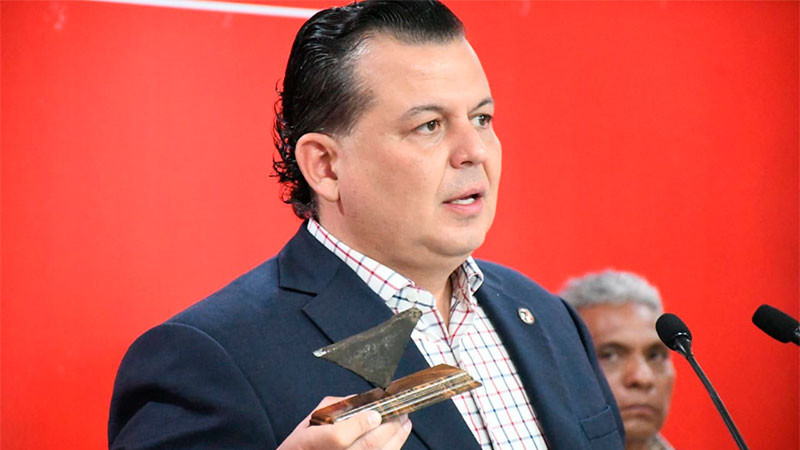 Una esquirla del coche bomba de Coahuayana, el regalo navideño de Memo Valencia para Harfuch 