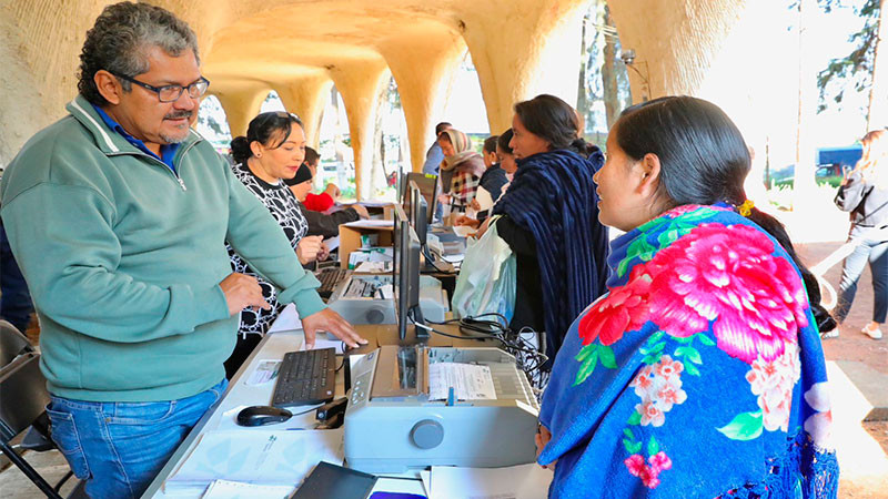Inicia entrega de 5 mil créditos a la palabra a mujeres artesanas indígenas 