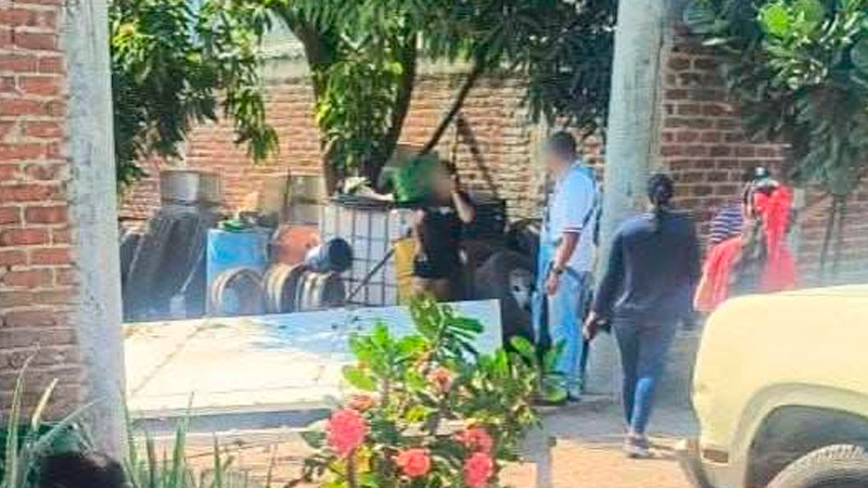 En Apatzingán, Michoacán muere adulto mayor tras caerle encima un portón 