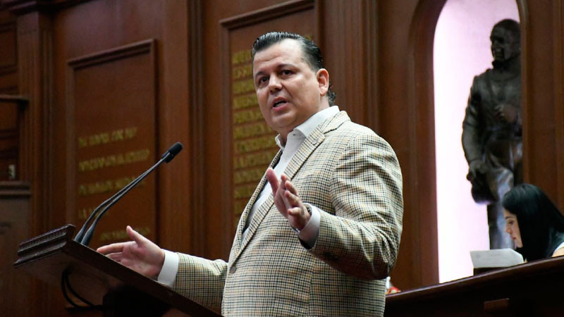 Defiende Memo Valencia el jaripeo y cabalgatas ante la prohibición en la Constitución 