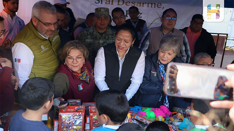 Jeovana Alcántar, acompañada del Gobernador Alfredo Ramírez Bedolla y Funcionarios Federales, asistió a la inauguración de la Feria del Bienestar en Ciudad Hidalgo 