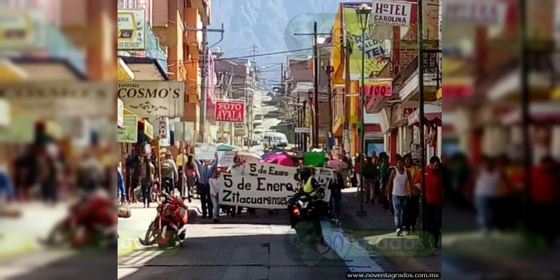 Michoacanos se manifiestan contra gasolinazo - Foto 3 