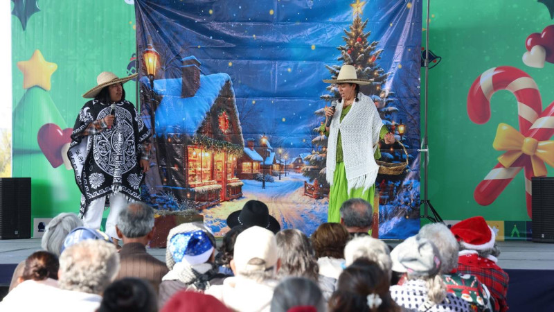 Festeja SEDIF la Navidad con los adultos mayores de San Juan del Río, Querétaro 