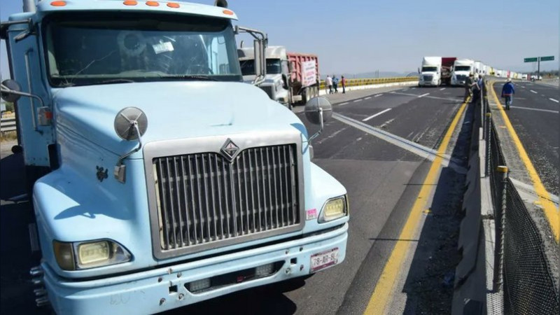 Gobierno de México alcanza pacto de tregua con campesinos y transportistas 