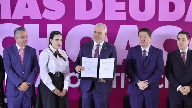 Bedolla presenta reforma constitucional para frenar endeudamientos de largo plazo en Michoacán 