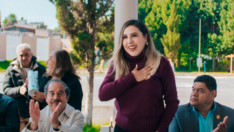 Dayana Pérez Mendoza respalda el civismo y la identidad nacional en escuelas de Salvador Escalante 