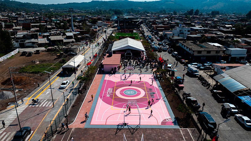 Gladyz Butanda inaugura obras del Plan Michoacán en Uruapan 