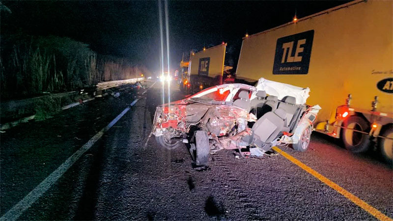 Se registra accidente en la Autopista Siglo XXI en el tramo Nueva Italia-Lázaro Cárdenas; hay una persona fallecida y un lesionado 