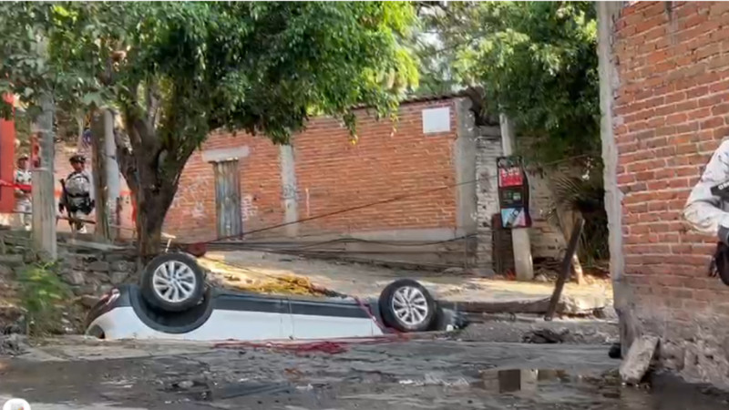 Mueren cuatro personas tras caer en su auto a canal de riego en Jiutepec, Morelos 