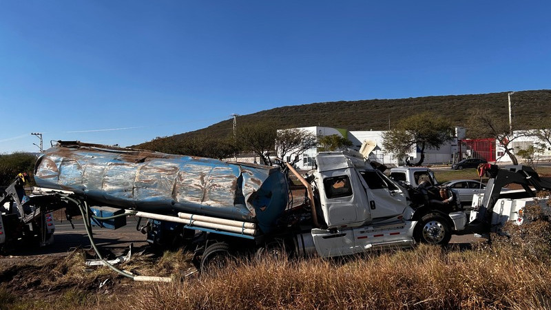 Pipa protagoniza salida de camino y volcadura en el Fray Junípero Serra  