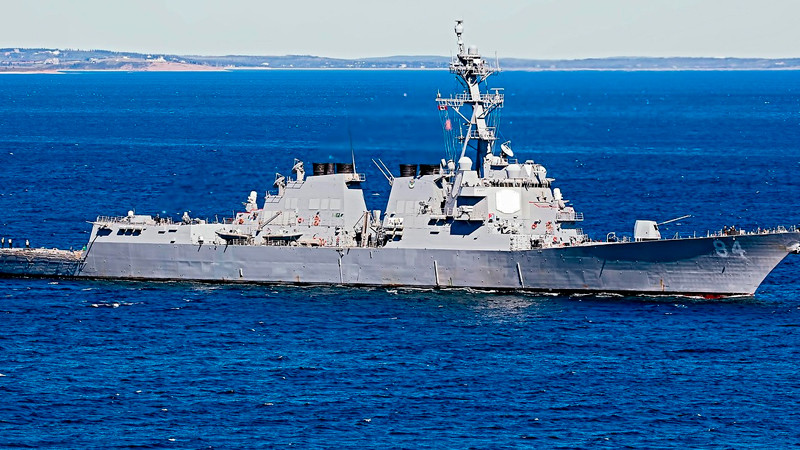 Ordena Trump la construcción de dos buques de guerra; quiere que lleven su nombre 