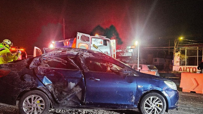 Cuatro lesionados deja volcadura en la México-Querétaro  