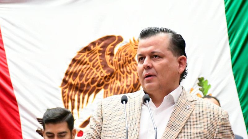 Memo Valencia volverá a colocar escultura de Hipólito Mora derribada por delincuentes en La Ruana 