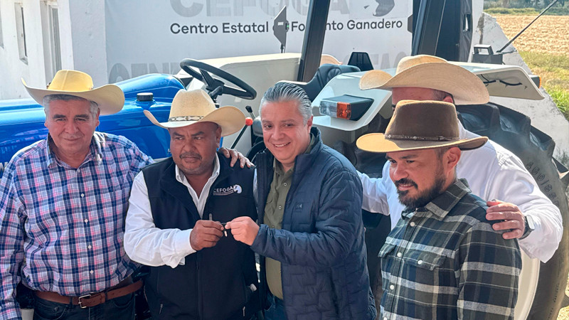 Entrega Luis Navarro, equipamiento al Centro de Fomento Ganadero de Michoacán 