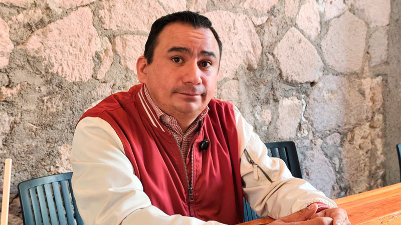 Morena espera resolución del IEM por espectaculares de David Cortés  