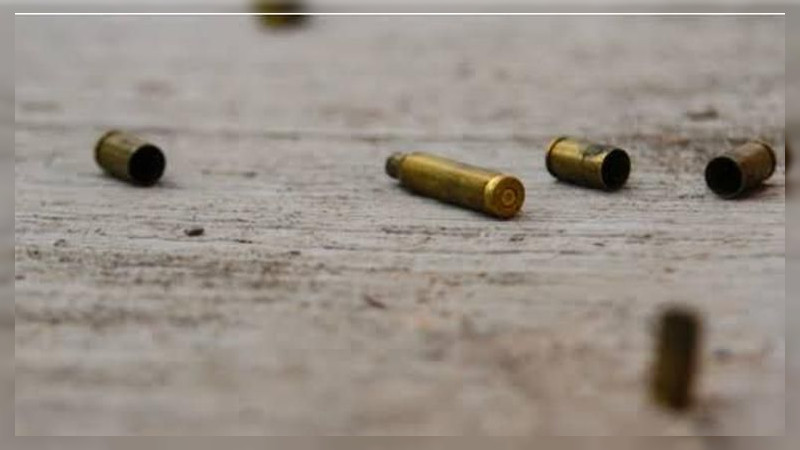 Ataque armado deja un hombre sin vida y un joven herido en Apatzingán, Michoacán 