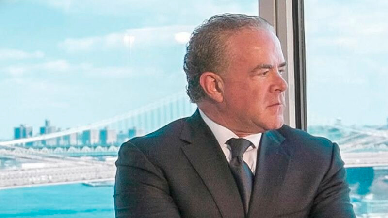 Avistan en París a Raúl Rocha, dueño de Miss Universo; es buscado en México por huachicoleo 