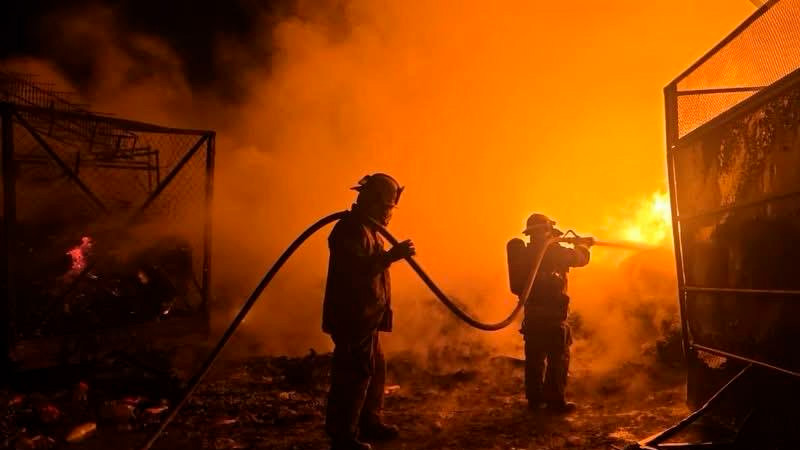 Se incendia recicladora en colonia Los Ángeles, en Morelia, Michoacán 