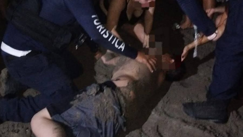 En LC, Michoacán rescatan a tres turistas de morir ahogados 