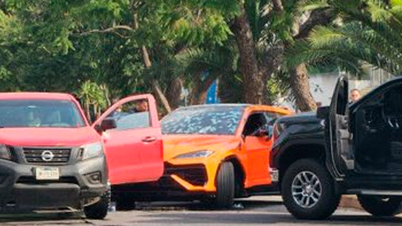 Enfrentamiento en colonia adinerada de Guadalajara deja al menos 2 muertos y 5 heridos; hay autos de lujo baleados 