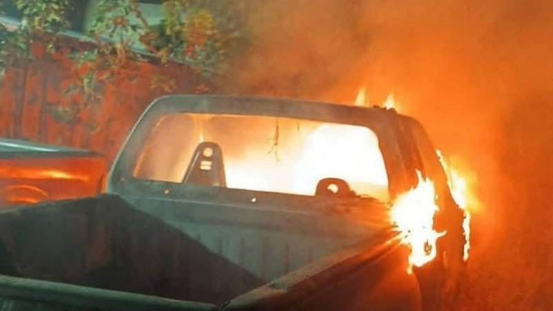 Ataques incendiarios en Palmar de Bravo; queman vehículos y vivienda vinculados a exalcalde poblano 