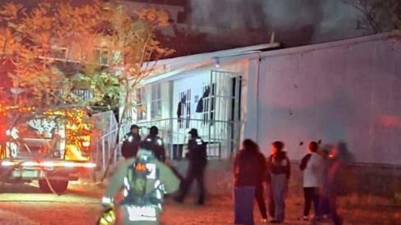 Se incendia escuela en Guanajuato; señalan que sería por uso de pirotecnia 