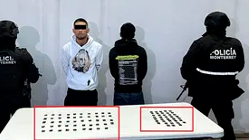 Detienen a hombre y un menor de edad en posesión de casi 100 dosis de estupefacientes, en Monterrey 