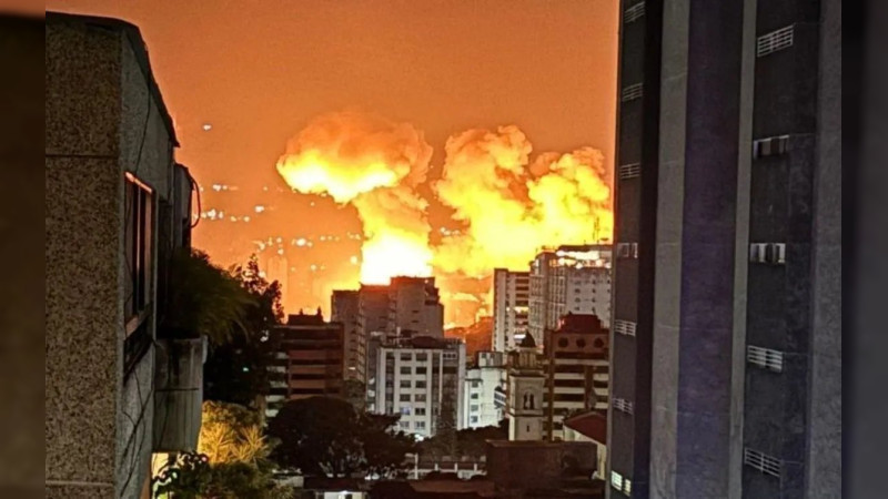 Llueven bombas y balas sobre Caracas: Fuego y explosiones en aeropuertos, bases militares y sedes del poder; Venezuela acusa ataque de EEUU
