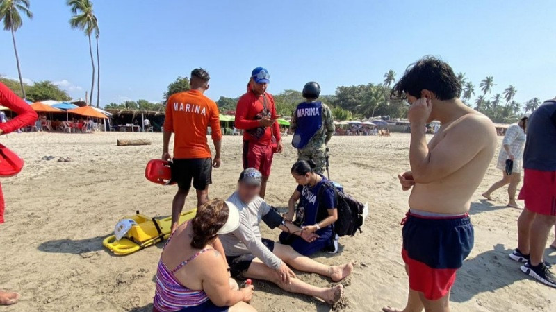Semar rescata a cuatro personas en riesgo de ahogarse en playa de Guerrero 