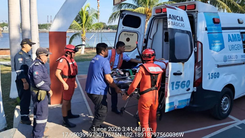 Auxilia la Marina a turista estadounidense con fractura a bordo de crucero en Michoacán 