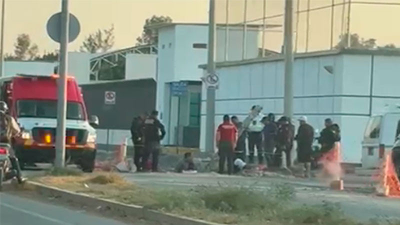 Joven motociclista cae dentro de una obra y pierde la vida en Celaya, Guanajuato 