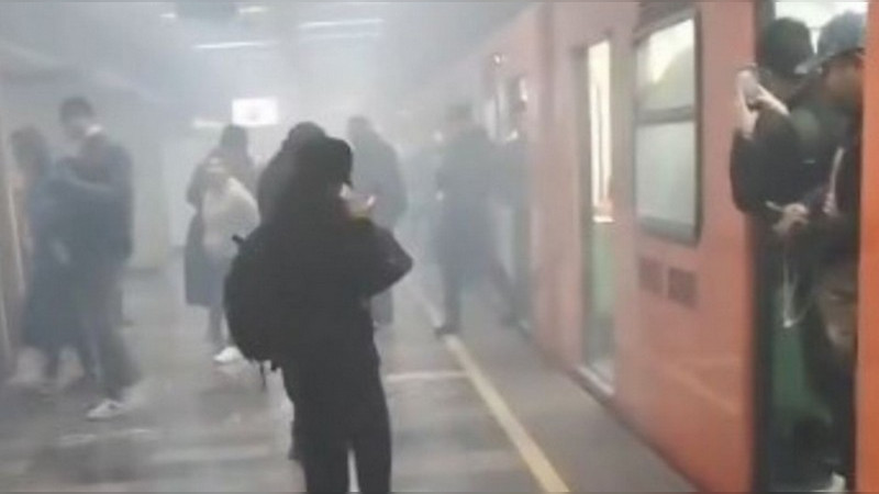 Metro de la CDMX empieza semana con humo en su Línea 3; usuarios desalojan tren 