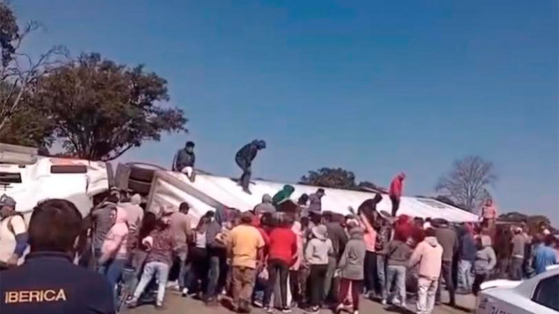 Se registra rapiña tras accidente en la carretera federal México-Querétaro 